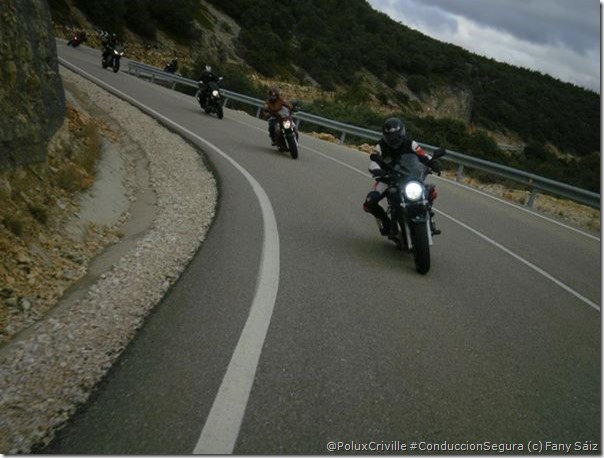 PoluxCriville-Via-Fany Saiz-Juandu Romero-curvas-visibilidad-grupo-conduccion-segura-moto