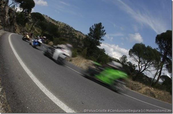 PoluxCriville-Via-Motociclismo-es-Juan-Sanz-coduccion-segura-moto-grupo